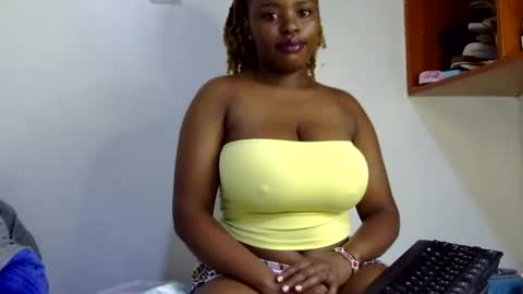 Snapshot of peekyshams chatting on 09.13.25 peekyshams online show from 09.13.25
