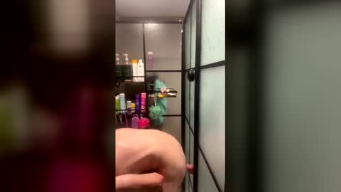 Snapshot of peewee_1992 chatting on 12.20.25 Peewee online show from 12.20.25