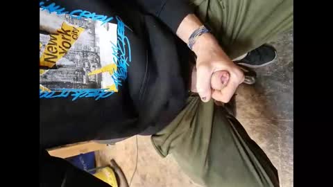 Snapshot of pelnutrauks chatting on 12.22.24 pelnutrauks online show from 12.22.24