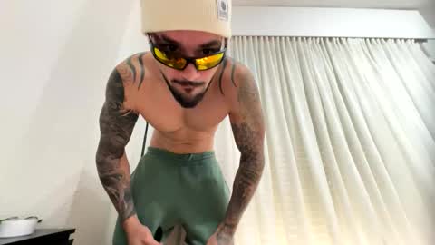 Snapshot of penebunny chatting on 12.17.25 penebunny online show from 12.17.25