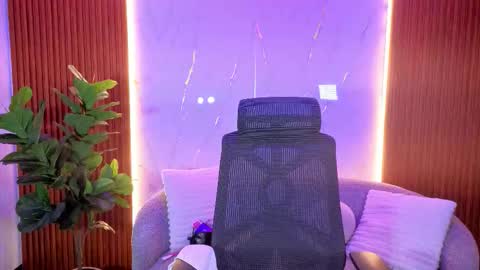 Snapshot of penelopevg chatting on 12.05.25 Penelope online show from 12.05.25