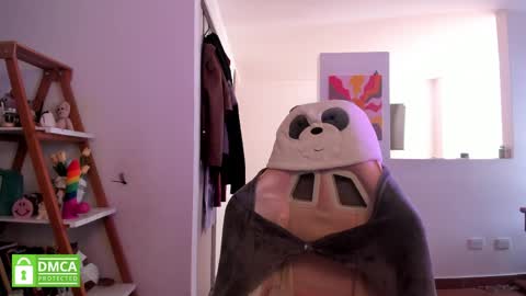 Sarah Ana Banana online show from 04.18.26