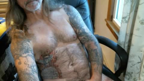 Snapshot of perkymalenipples chatting on 12.24.24 perkymalenipples online show from 12.24.24