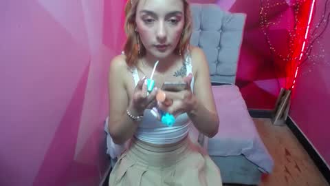 PERLA RED online show from 01.29.25
