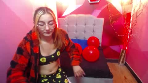 PERLA RED online show from 02.19.25