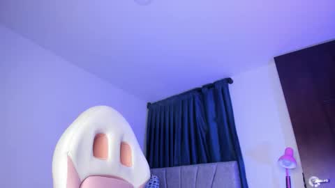 Snapshot of perlaa7 chatting on 11.20.25 Perla online show from 11.20.25