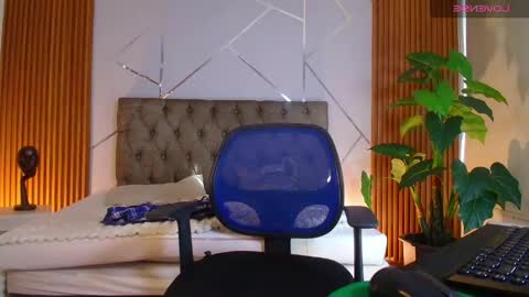 Snapshot of perlaa_moon_ chatting on 04.18.26 PERLA online show from 04.18.26
