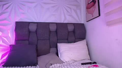 Snapshot of perlaa_moon_ chatting on 04.22.26 PERLA online show from 04.22.26