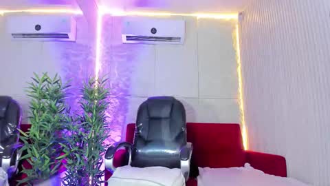 Snapshot of perlaevansx chatting on 09.30.25 PERLA online show from 09.30.25