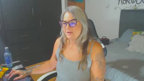 Snapshot of perlagoloza05 chatting on 02.21.25 goloza online show from 02.21.25