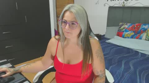 Snapshot of perlagoloza05 chatting on 03.09.25 goloza online show from 03.09.25