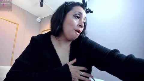 Snapshot of perlapreciosa chatting on 02.14.25 PerlaPreciosa online show from 02.14.25