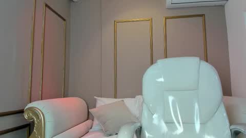 PerlaPreciosa online show from 12.18.25