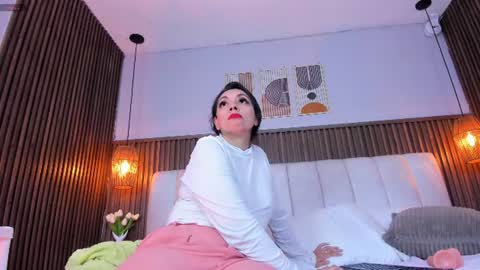 Snapshot of perlapreciosa chatting on 06.17.26 PerlaPreciosa online show from 06.17.26