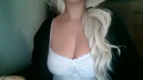 Snapshot of persephone12234 chatting on 11.18.25 persephone12234 online show from 11.18.25