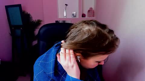 Snapshot of persinaky chatting on 12.15.24 horror flying on the wings of the night.... online show from 12.15.24