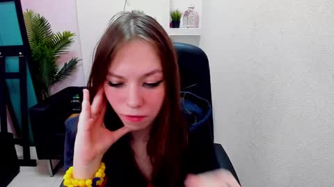 Snapshot of persinaky chatting on 12.20.24 horror flying on the wings of the night.... online show from 12.20.24