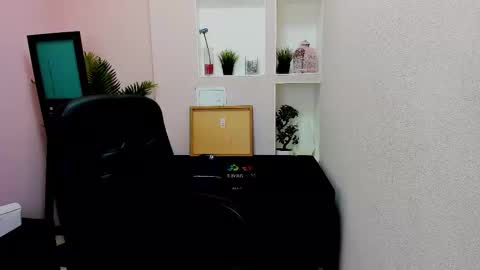 Snapshot of persinaky chatting on 02.09.25 horror flying on the wings of the night.... online show from 02.09.25