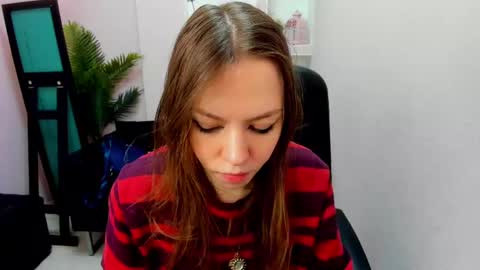 Snapshot of persinaky chatting on 02.17.25 horror flying on the wings of the night.... online show from 02.17.25