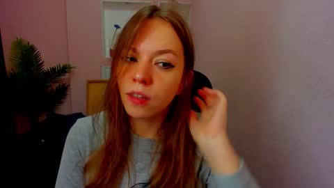Snapshot of persinaky chatting on 10.20.25 horror flying on the wings of the night.... online show from 10.20.25