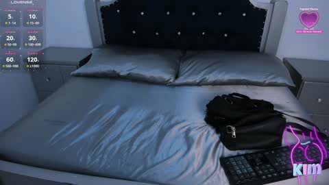 Snapshot of pervert_pantyhose chatting on 12.04.24 Kimberly online show from 12.04.24