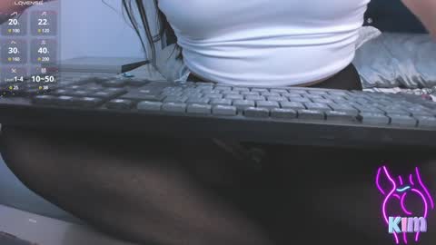 Snapshot of pervert_pantyhose chatting on 01.03.25 Kimberly online show from 01.03.25