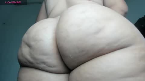 Snapshot of pervertt_mommy chatting on 02.13.25 Alexandra online show from 02.13.25