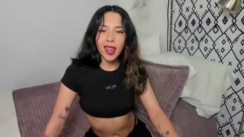 Snapshot of petalsrose_ chatting on 02.28.25 Rose online show from 02.28.25