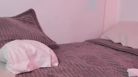 Snapshot of petalsrose_ chatting on 03.05.25 Rose online show from 03.05.25