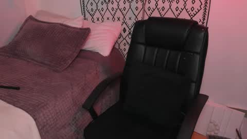 Snapshot of petalsrose_ chatting on 03.07.25 Rose online show from 03.07.25