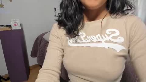 Snapshot of petalsrose_ chatting on 09.25.25 Rose online show from 09.25.25