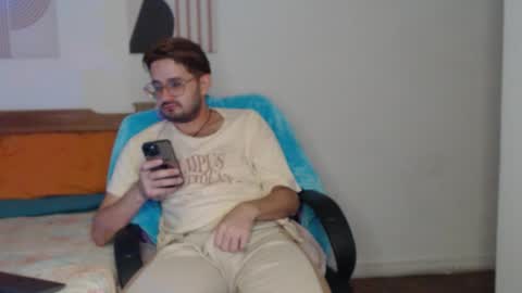 Snapshot of peter_x_annaud chatting on 10.19.25 FELIPE online show from 10.19.25