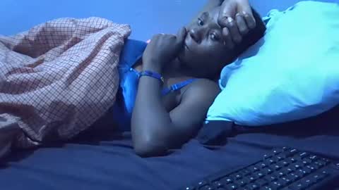 Snapshot of petite_bella21 chatting on 04.11.26 petite_bella21 online show from 04.11.26