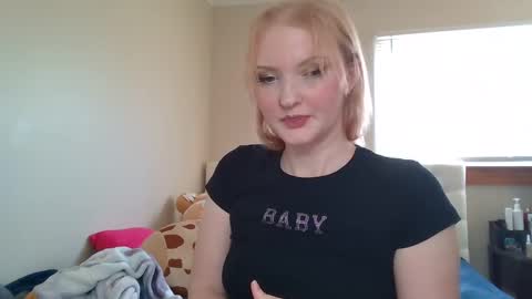 Snapshot of petite_cupcake chatting on 02.21.25 Little cupcake online show from 02.21.25