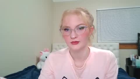Snapshot of petite_cupcake chatting on 02.25.25 Little cupcake online show from 02.25.25