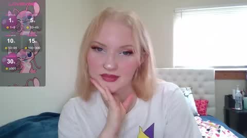 Snapshot of petite_cupcake chatting on 02.26.25 Little cupcake online show from 02.26.25