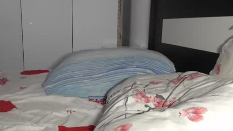 Snapshot of petite_danielle chatting on 06.25.26 petite_danielle online show from 06.25.26
