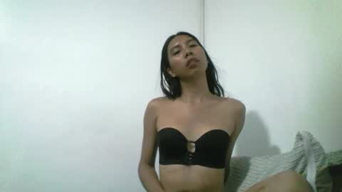Snapshot of petite_dicklover chatting on 06.11.26 Yuriee online show from 06.11.26