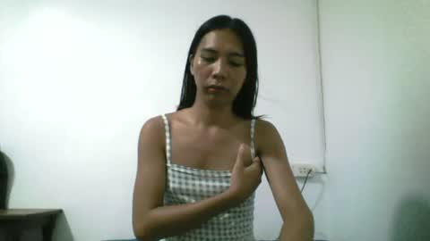 Snapshot of petite_dicklover chatting on 06.13.26 Yuriee online show from 06.13.26