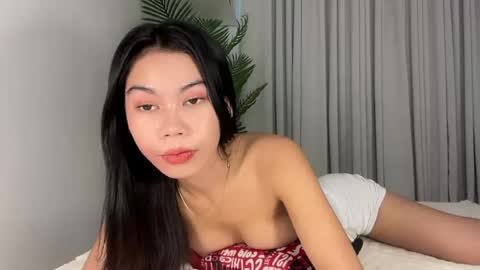 Snapshot of petite_kaye chatting on 06.18.26 petite_kaye online show from 06.18.26