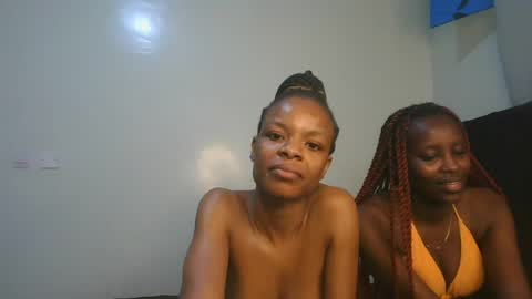 Snapshot of petite_luxe1 chatting on 07.28.26 Luxe online show from 07.28.26