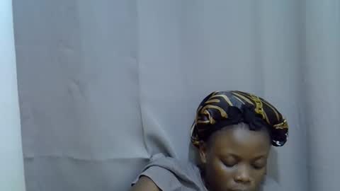 petite_melan online show from 10.01.25