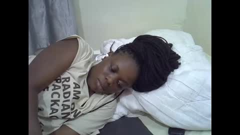 petite_melan online show from 12.04.25