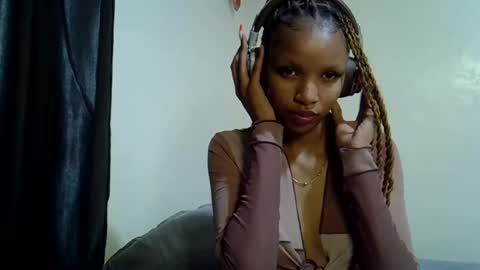 Snapshot of petite_melinda chatting on 07.13.26 petite_melinda online show from 07.13.26