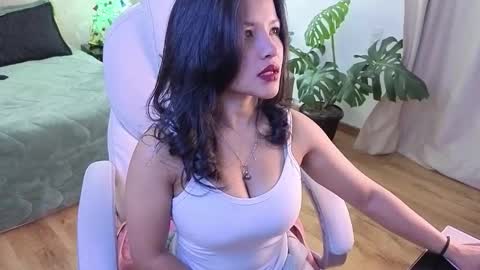 petite_molly_ online show from 12.20.25