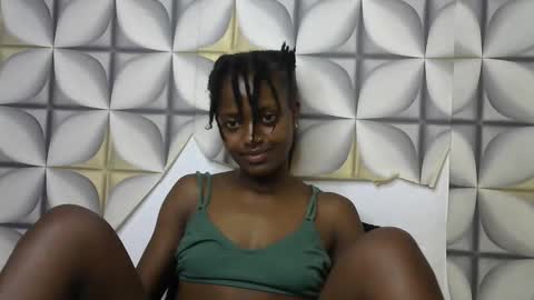 petite_star2 online show from 10.20.25