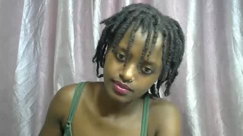 Snapshot of petite_star2 chatting on 12.18.25 petite_star2 online show from 12.18.25