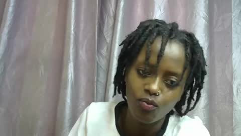 Snapshot of petite_star2 chatting on 01.12.26 petite_star2 online show from 01.12.26