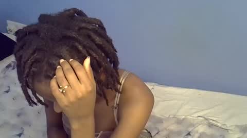 Snapshot of petite_star2 chatting on 02.11.26 petite_star2 online show from 02.11.26