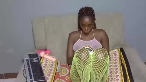 Snapshot of petite_tanya chatting on 12.07.24 Tanya online show from 12.07.24